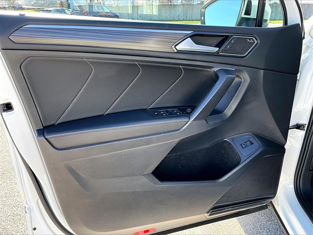 2022 Volkswagen Tiguan 2.0T SEL R-Line - Photo 9