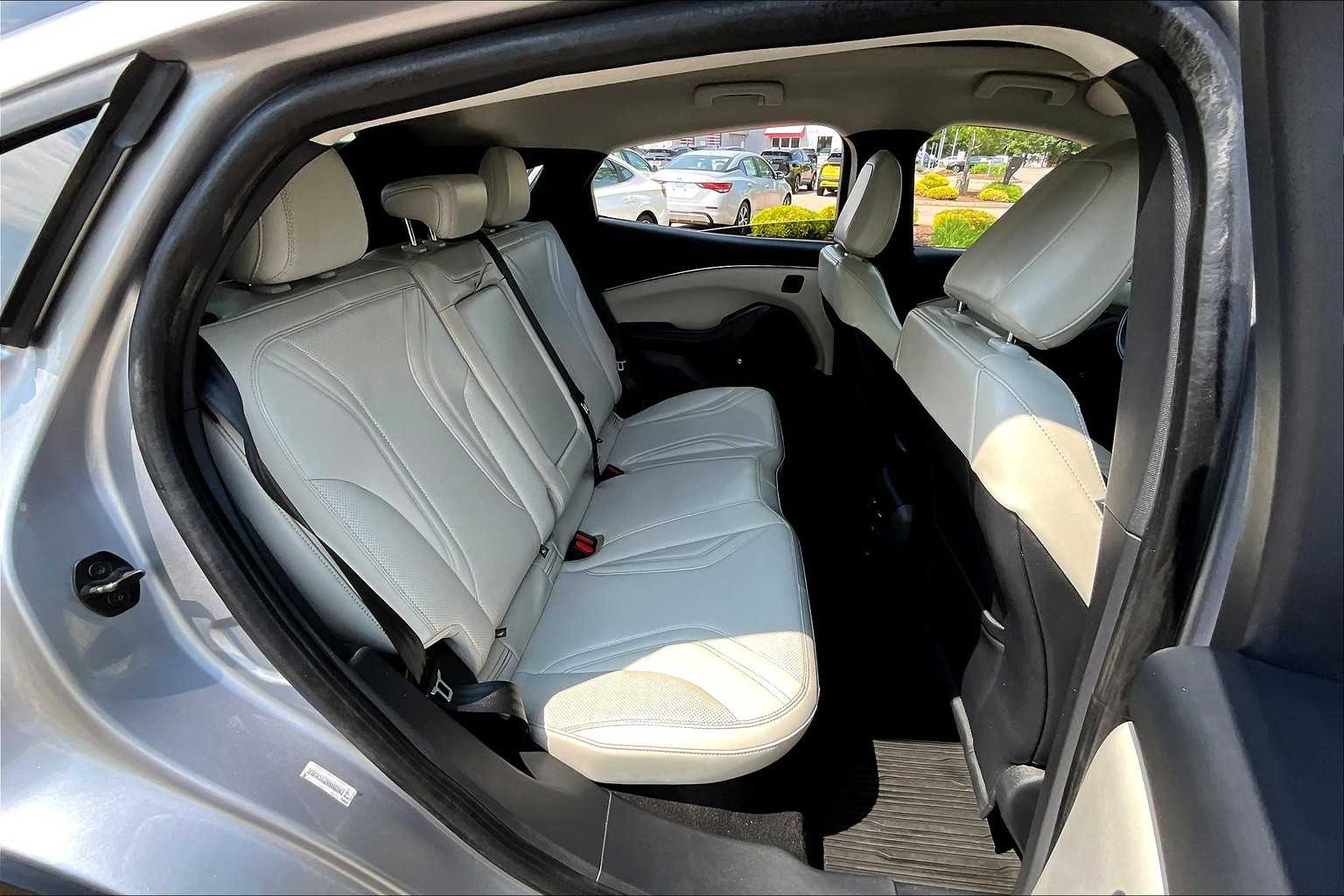 2021 Ford Mustang Mach-E Premium - Photo 16
