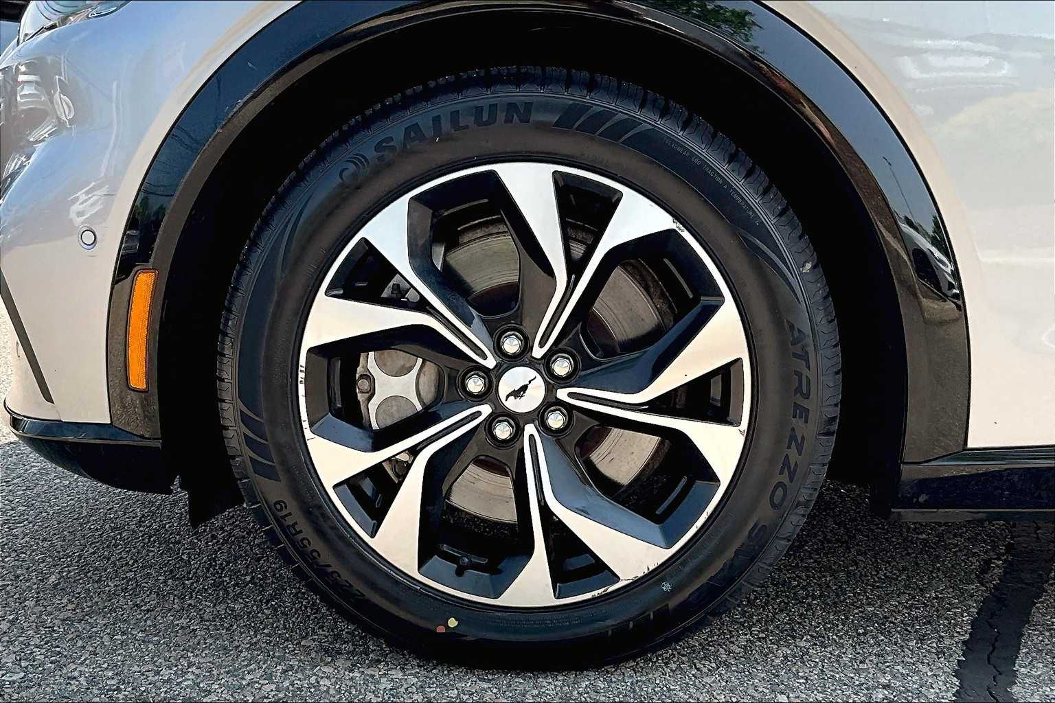 2021 Ford Mustang Mach-E Premium - Photo 7