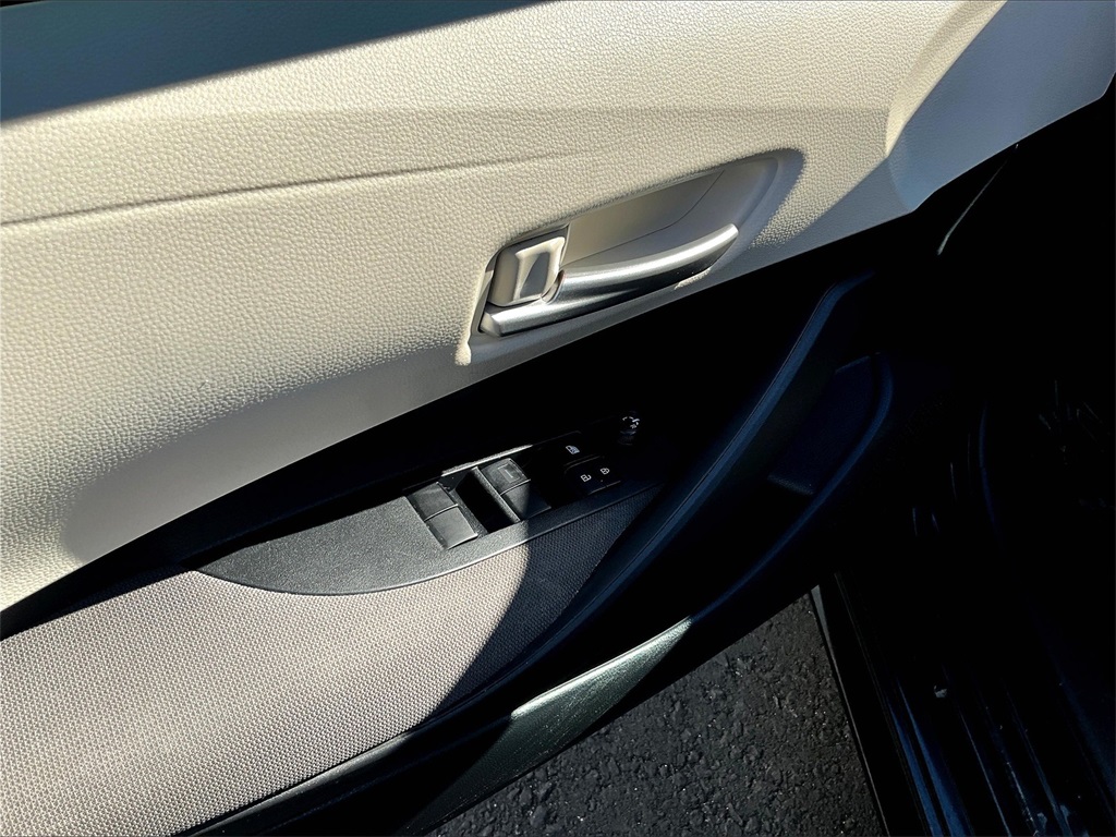2021 Toyota Corolla LE - Photo 11