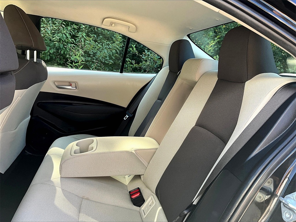2021 Toyota Corolla LE - Photo 23