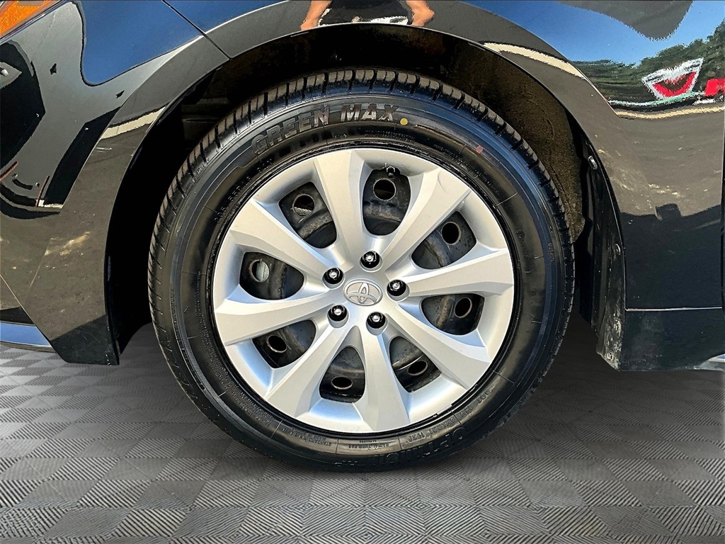 2021 Toyota Corolla LE - Photo 29