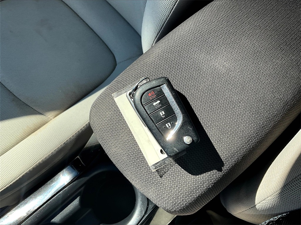 2021 Toyota Corolla LE - Photo 32