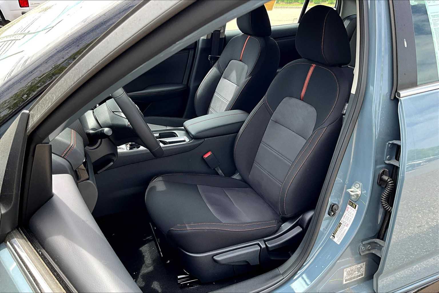 2025 Nissan Sentra SR - Photo 11