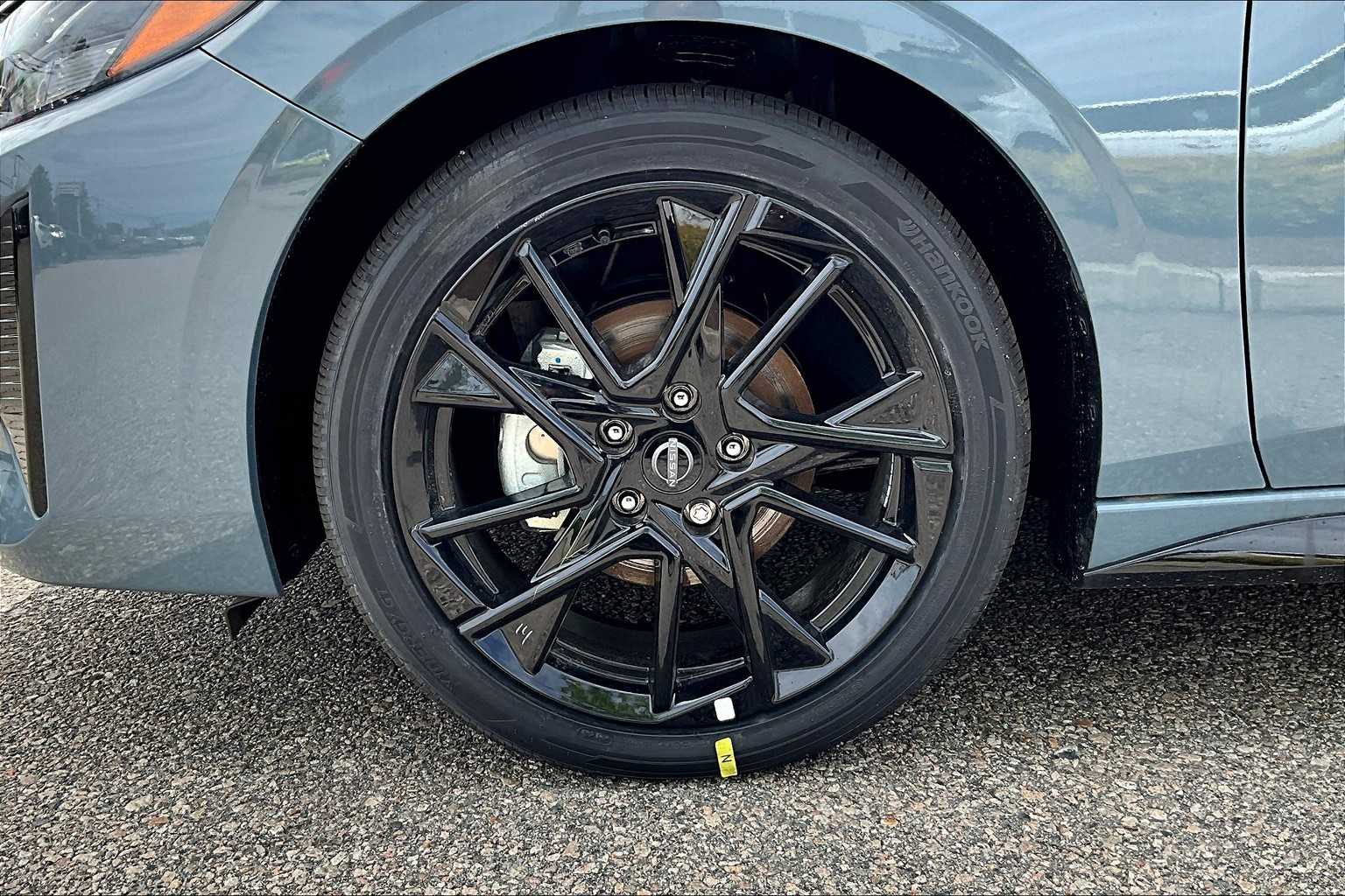 2025 Nissan Sentra SR - Photo 8
