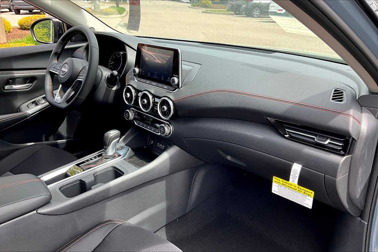 2025 Nissan Sentra SR - Photo 10