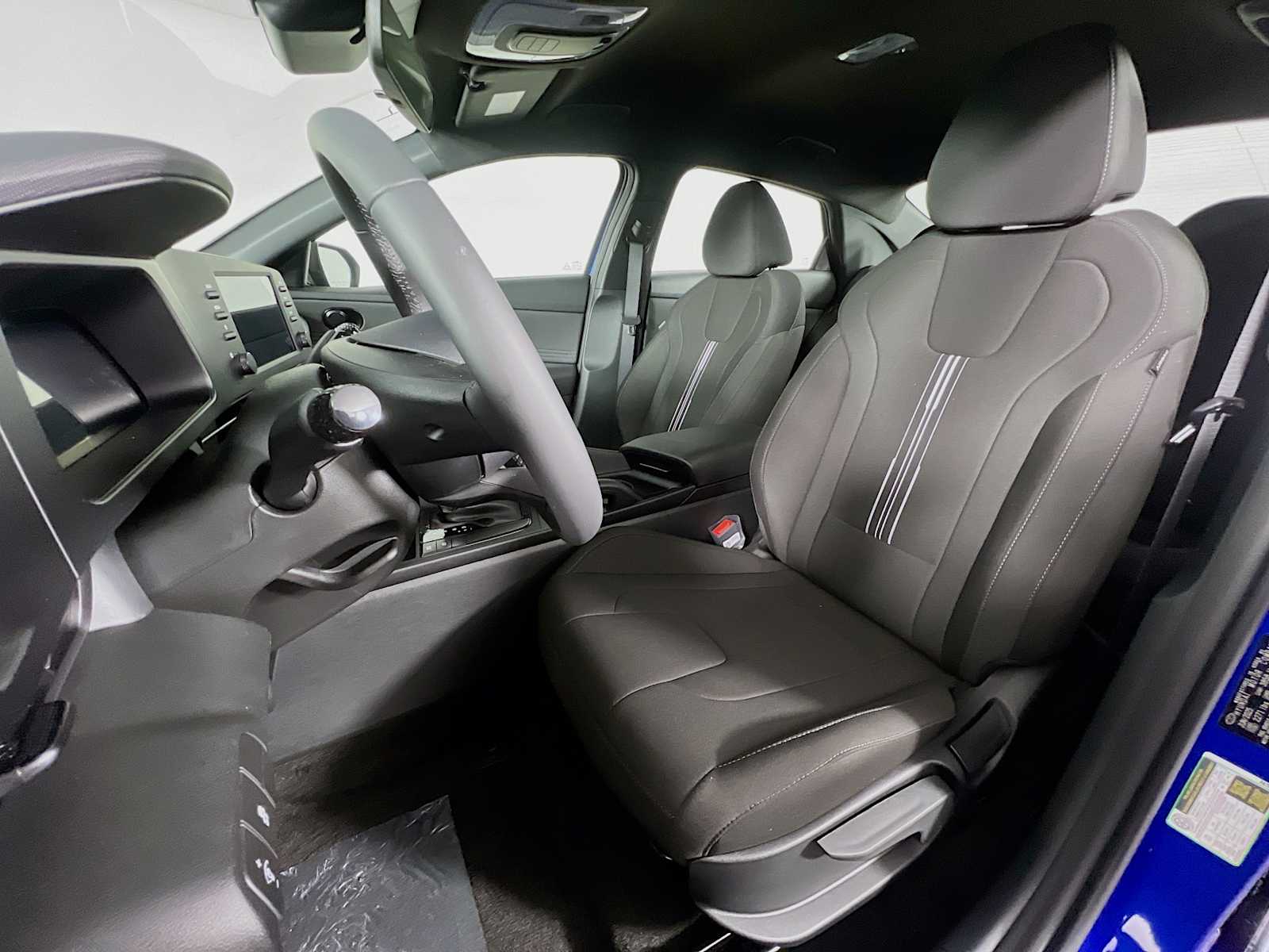 2025 Hyundai Elantra SEL Sport - Photo 12