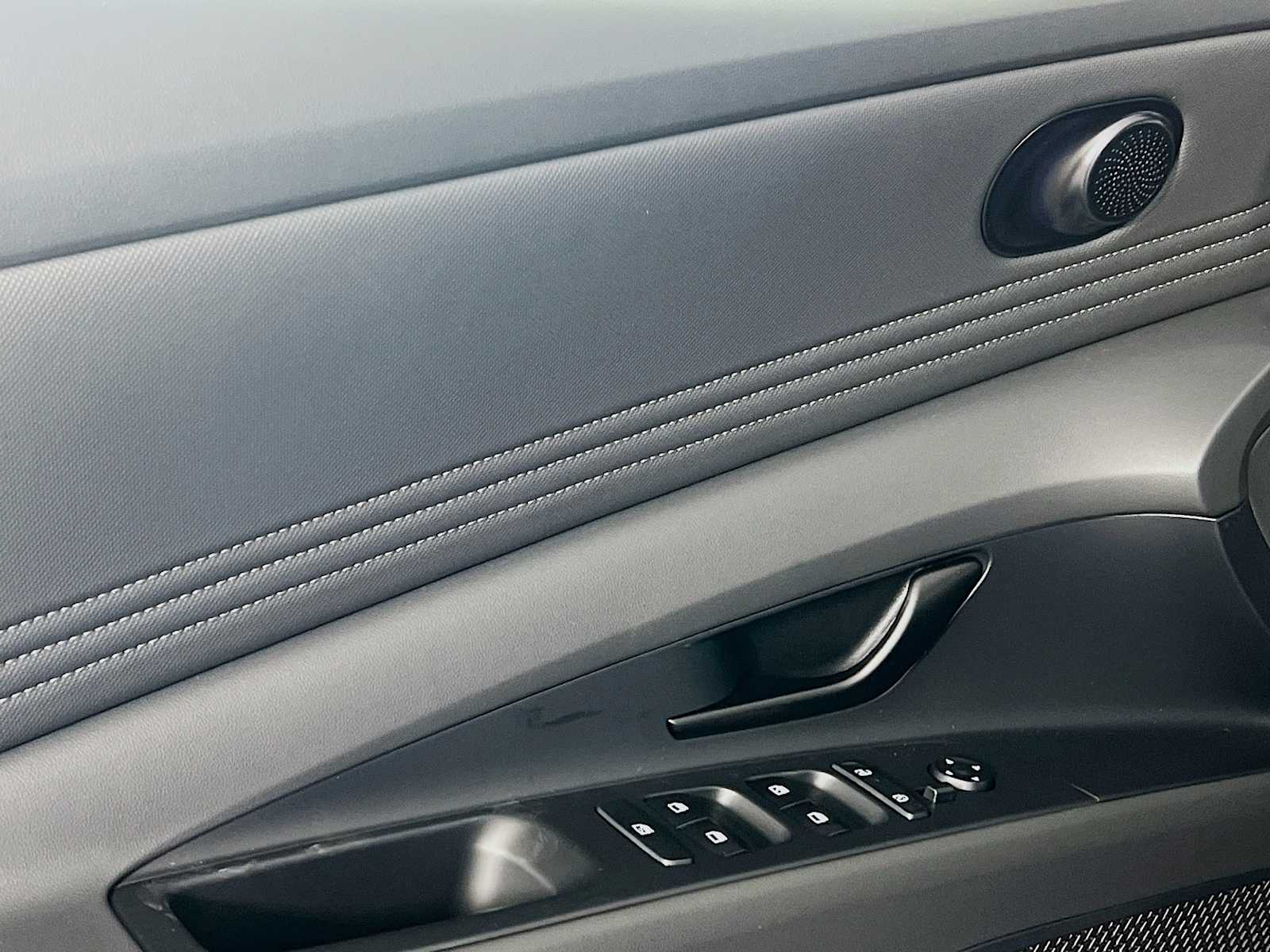 2025 Hyundai Elantra SEL Sport - Photo 15