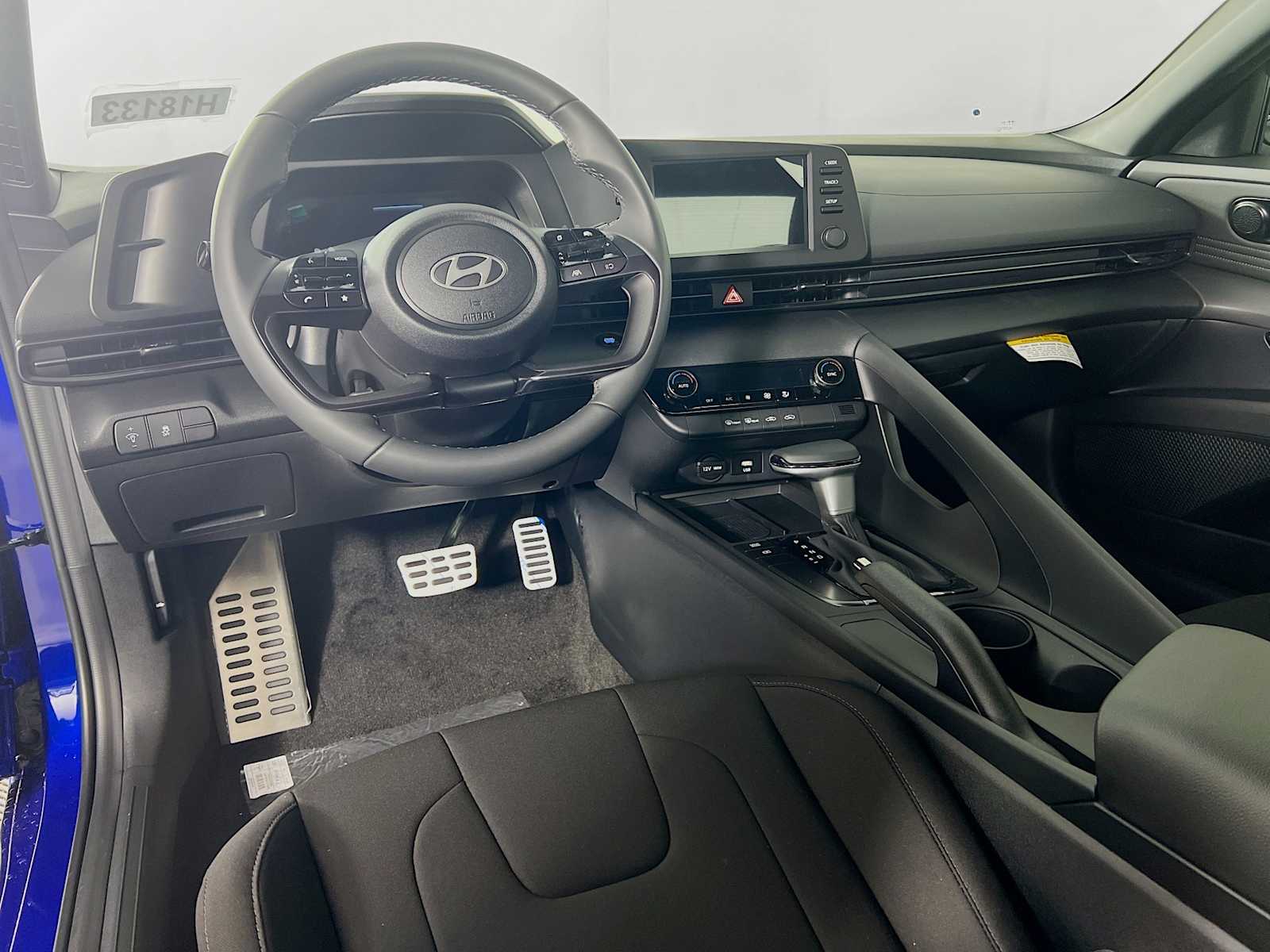 2025 Hyundai Elantra SEL Sport - Photo 6