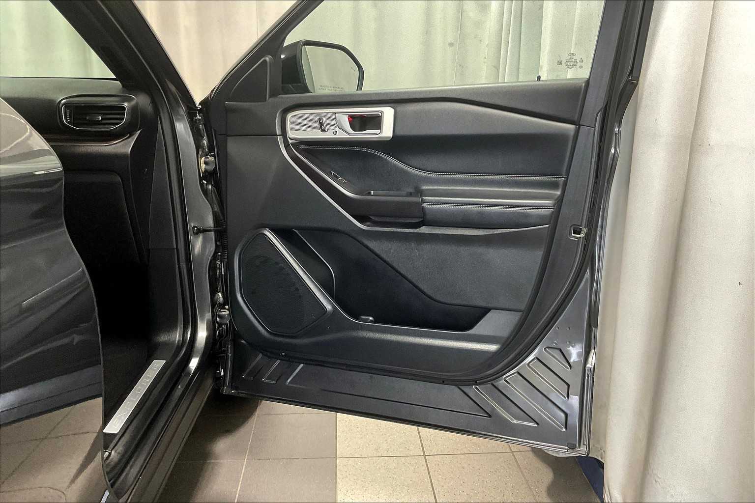 2020 Ford Explorer Limited - Photo 12