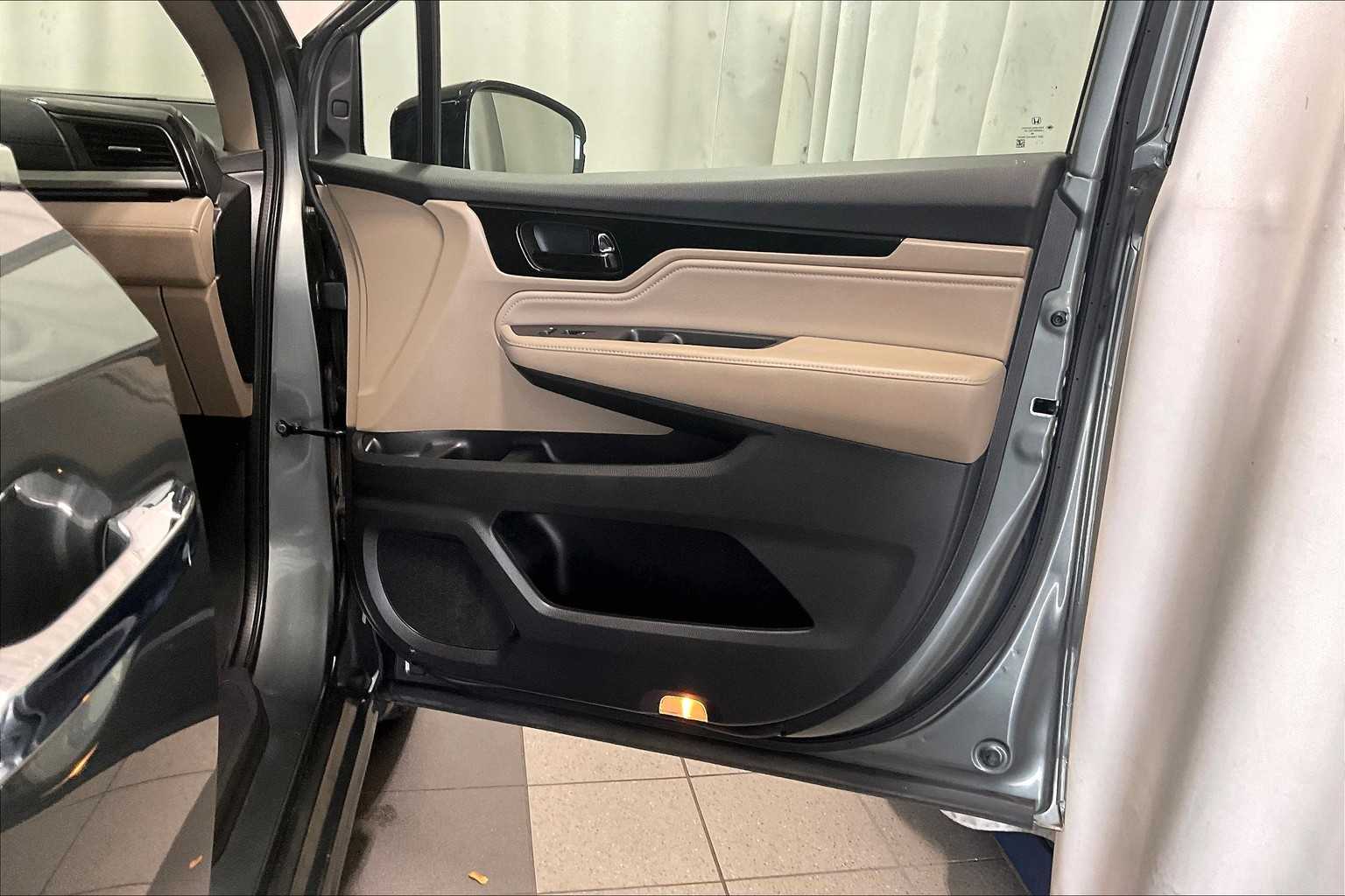 2018 Honda Odyssey Elite - Photo 12
