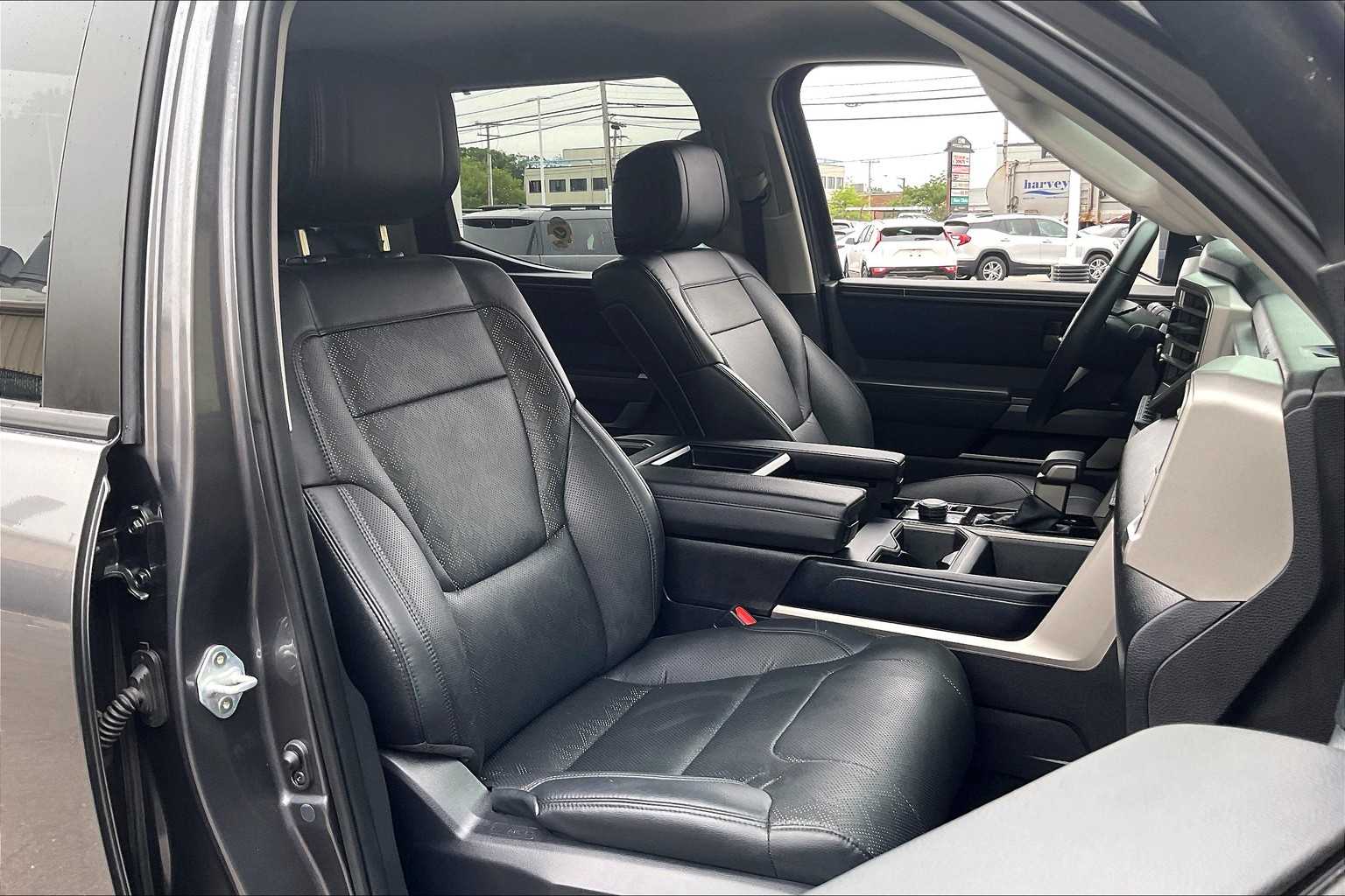 2024 Toyota Tundra SR5 - Photo 11
