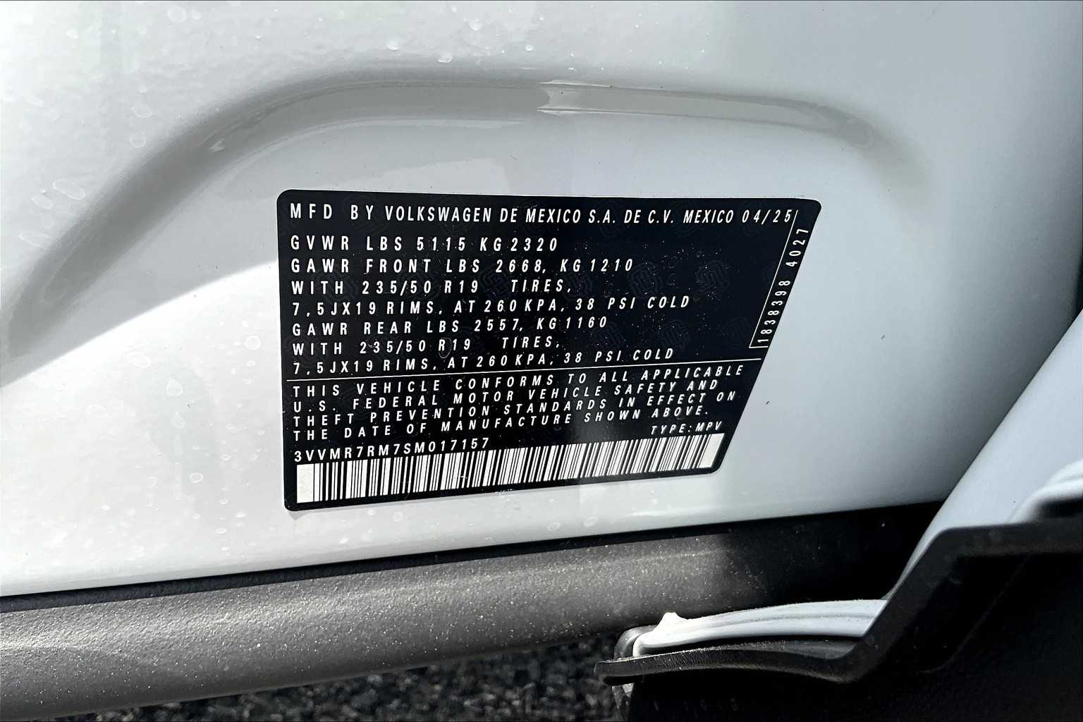 2025 Volkswagen Tiguan SE - Photo 17