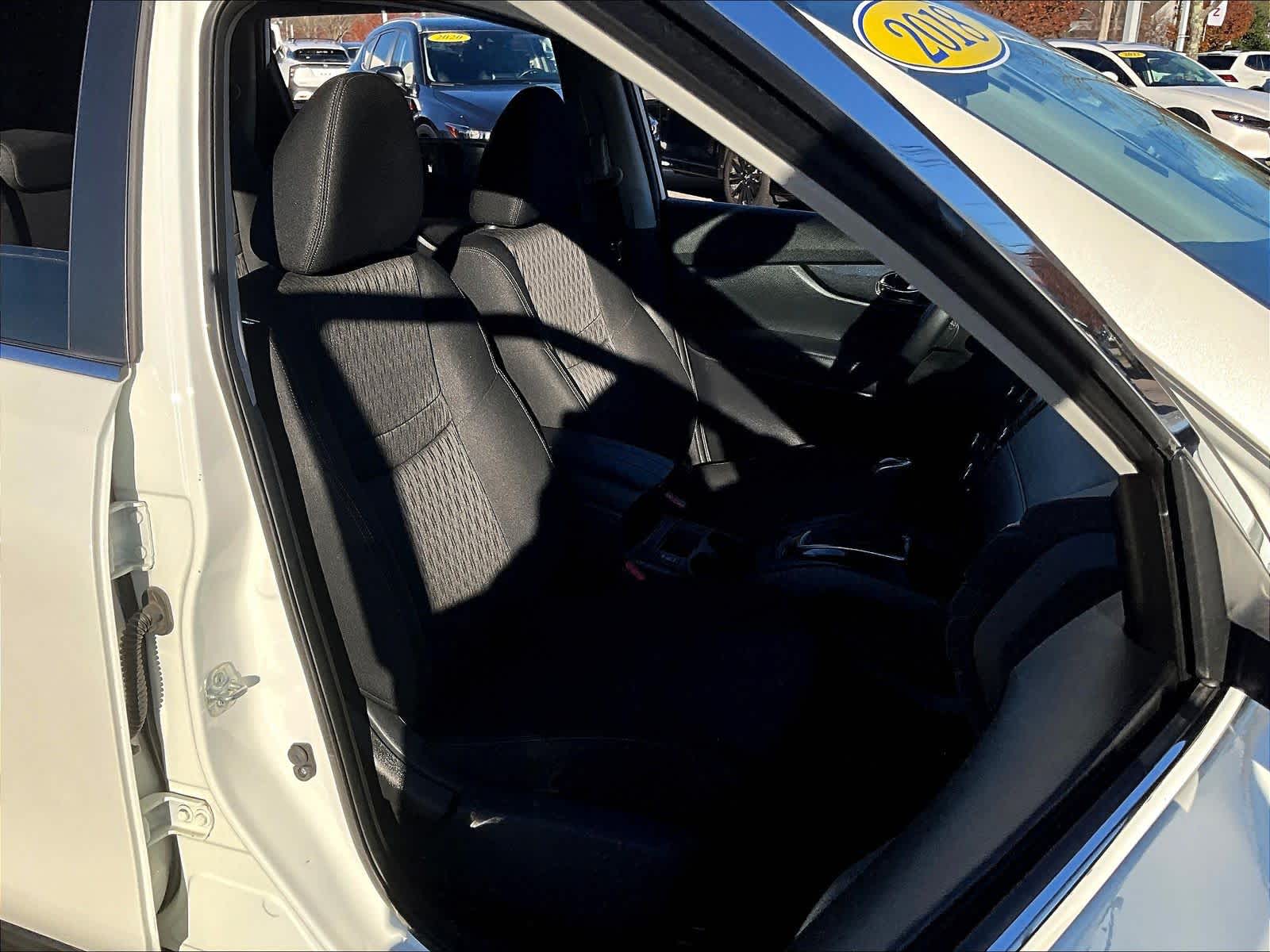 2018 Nissan Rogue SV - Photo 11