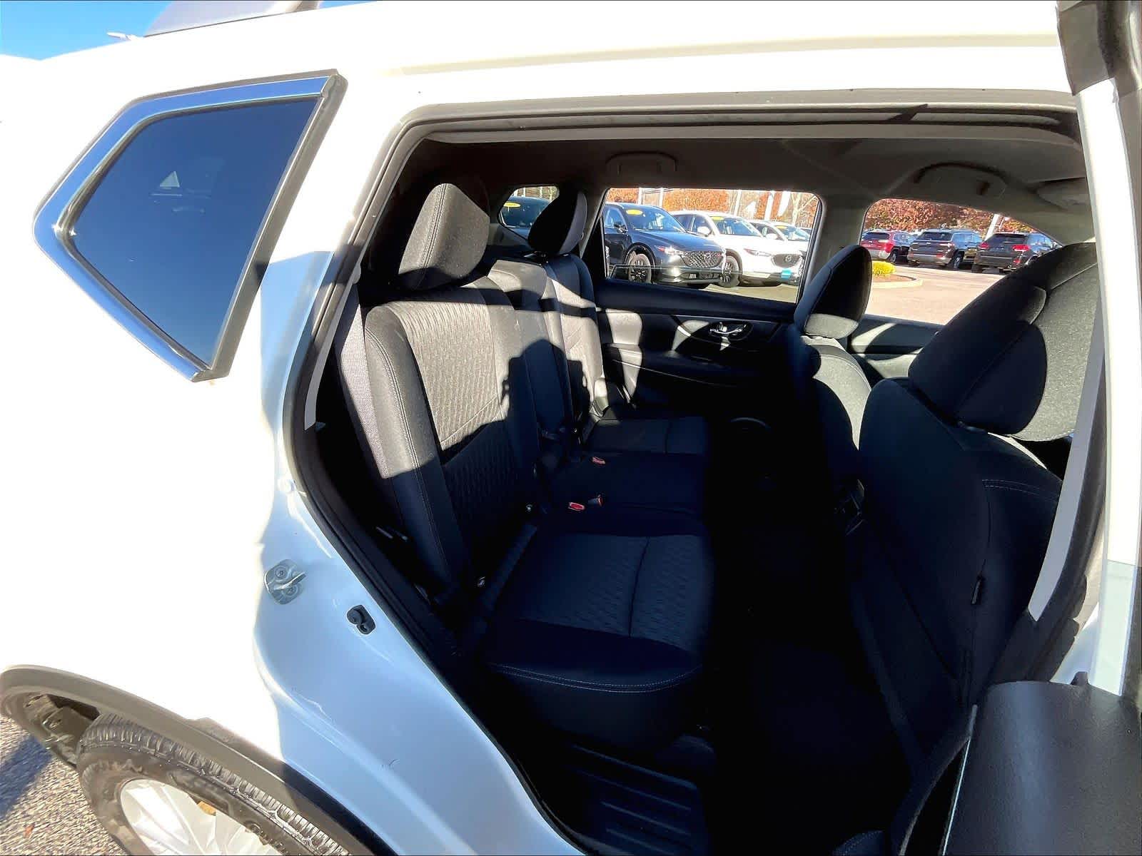 2018 Nissan Rogue SV - Photo 16