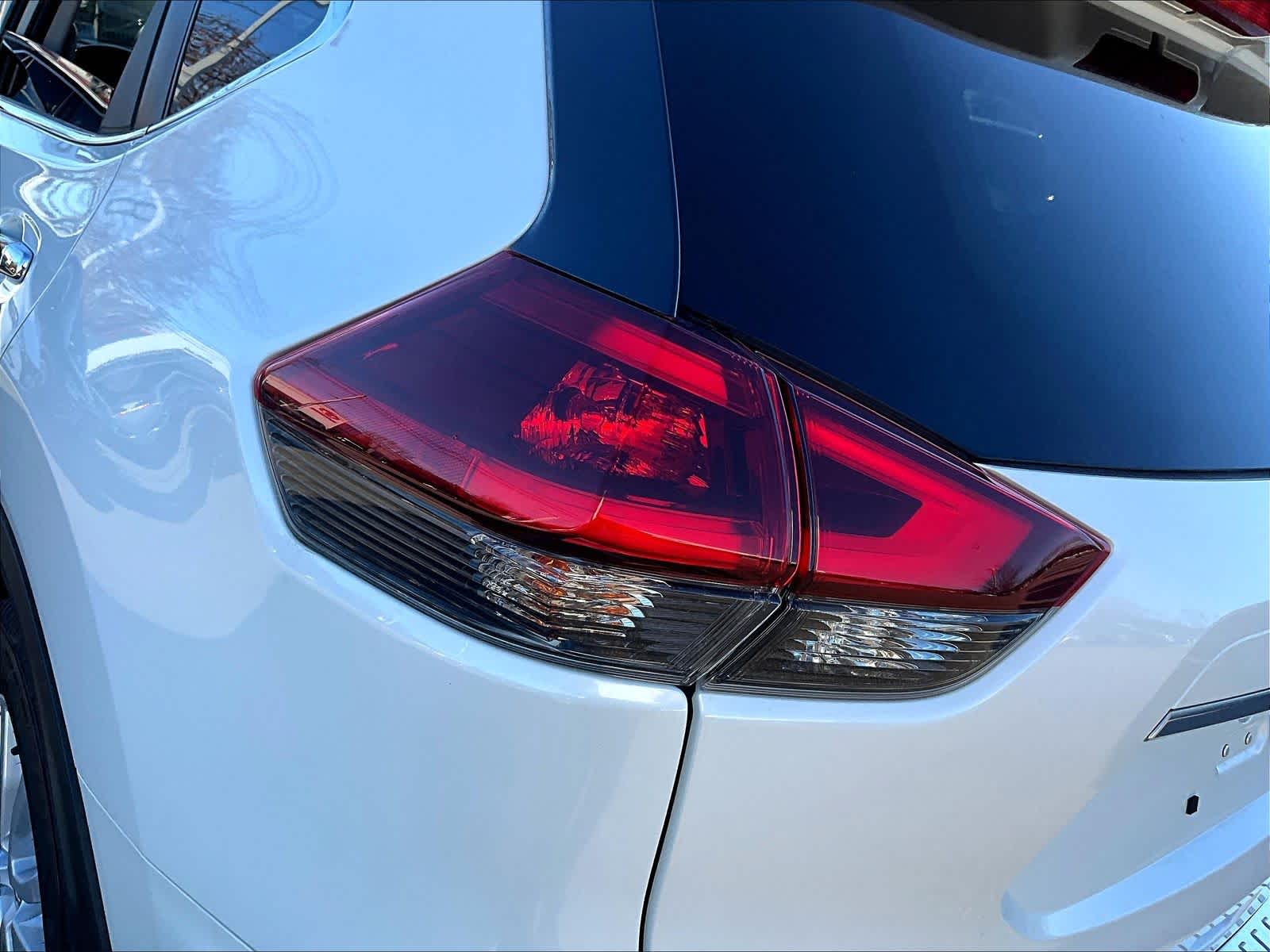 2018 Nissan Rogue SV - Photo 32