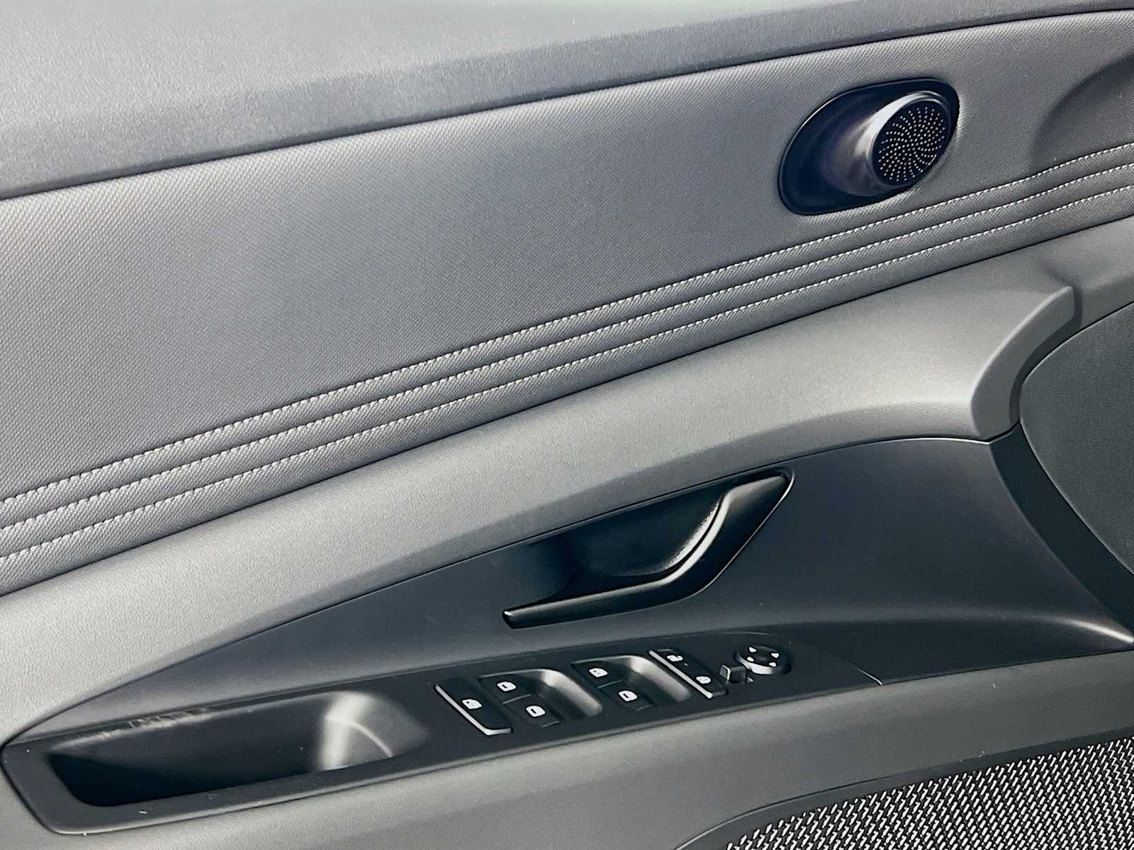2025 Hyundai Elantra SEL Sport - Photo 15