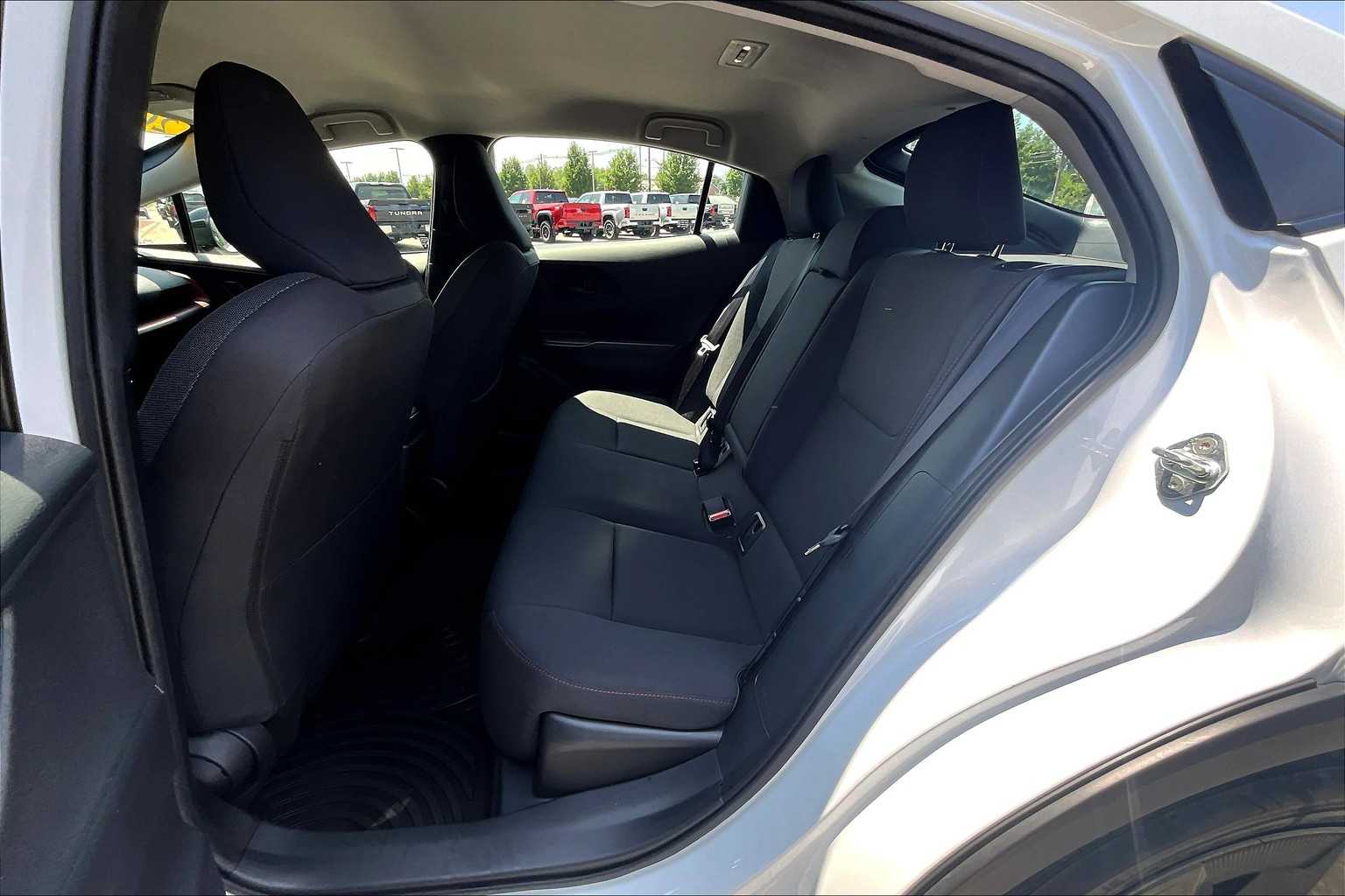 2024 Toyota Prius Prime SE - Photo 15
