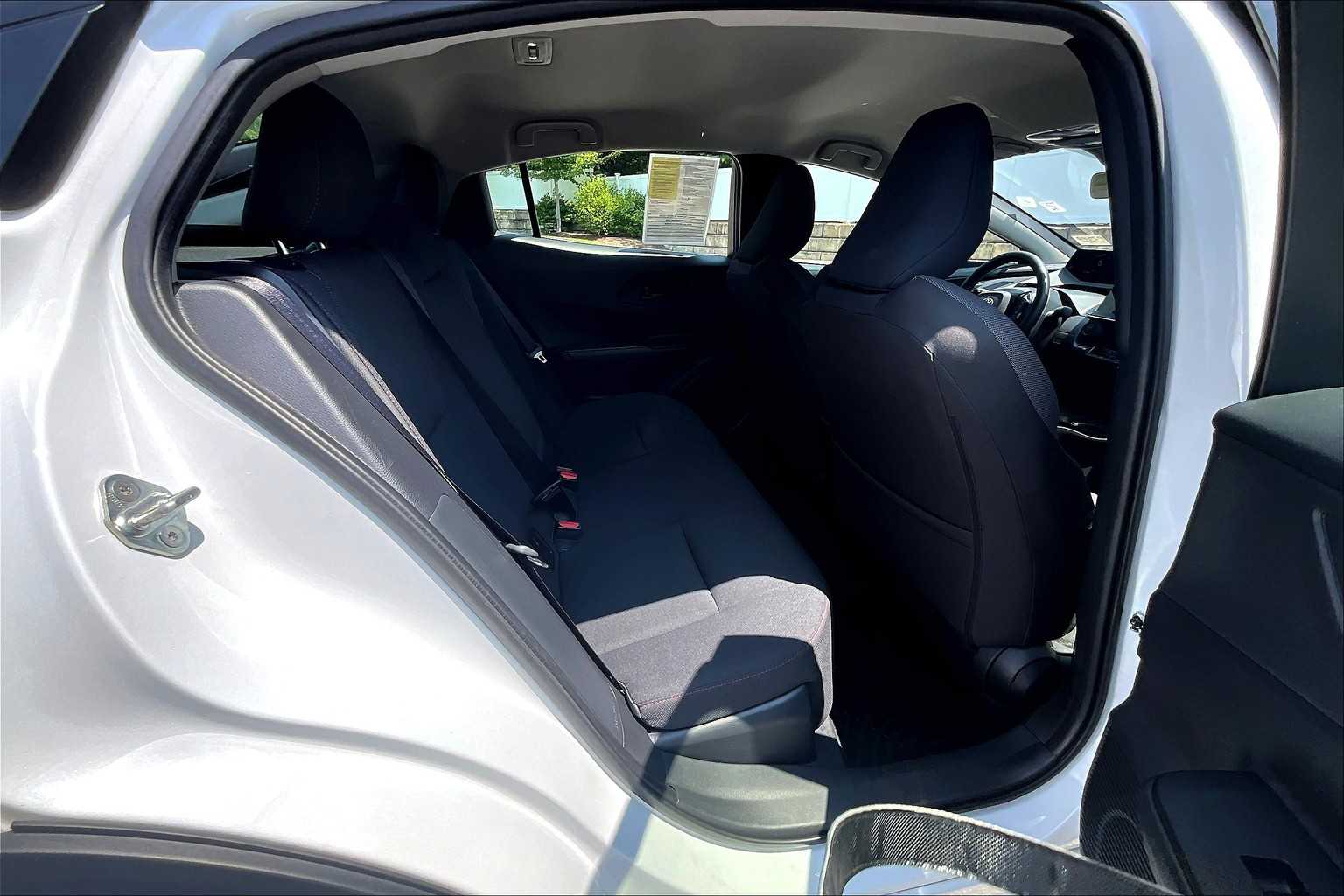 2024 Toyota Prius Prime SE - Photo 16