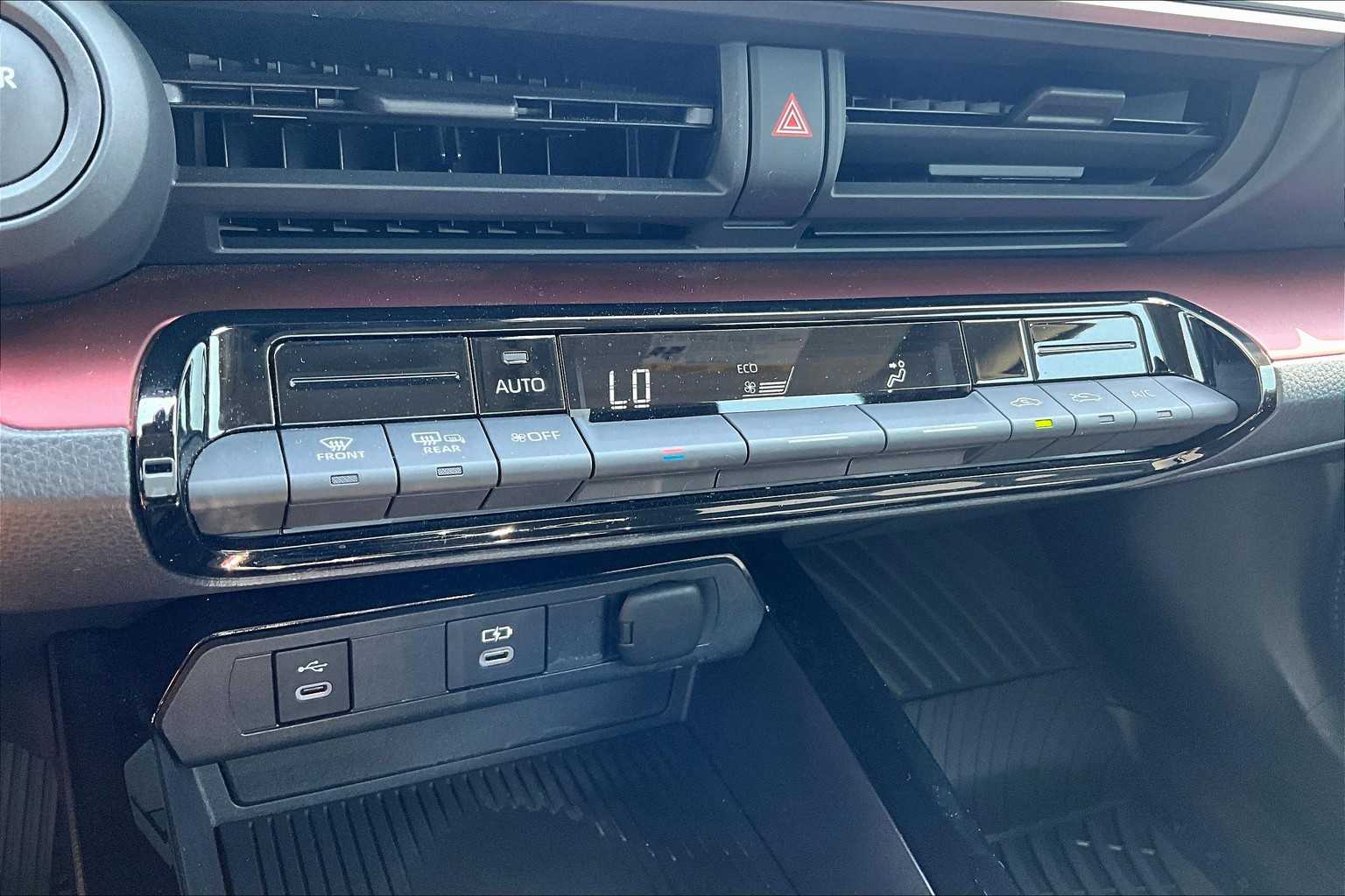 2024 Toyota Prius Prime SE - Photo 26
