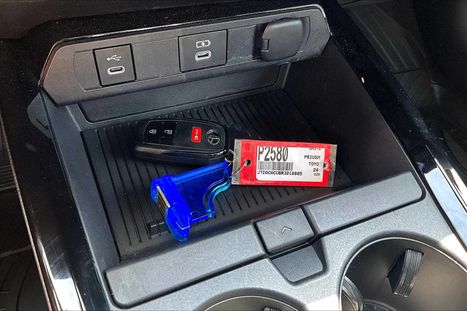 2024 Toyota Prius Prime SE - Photo 31