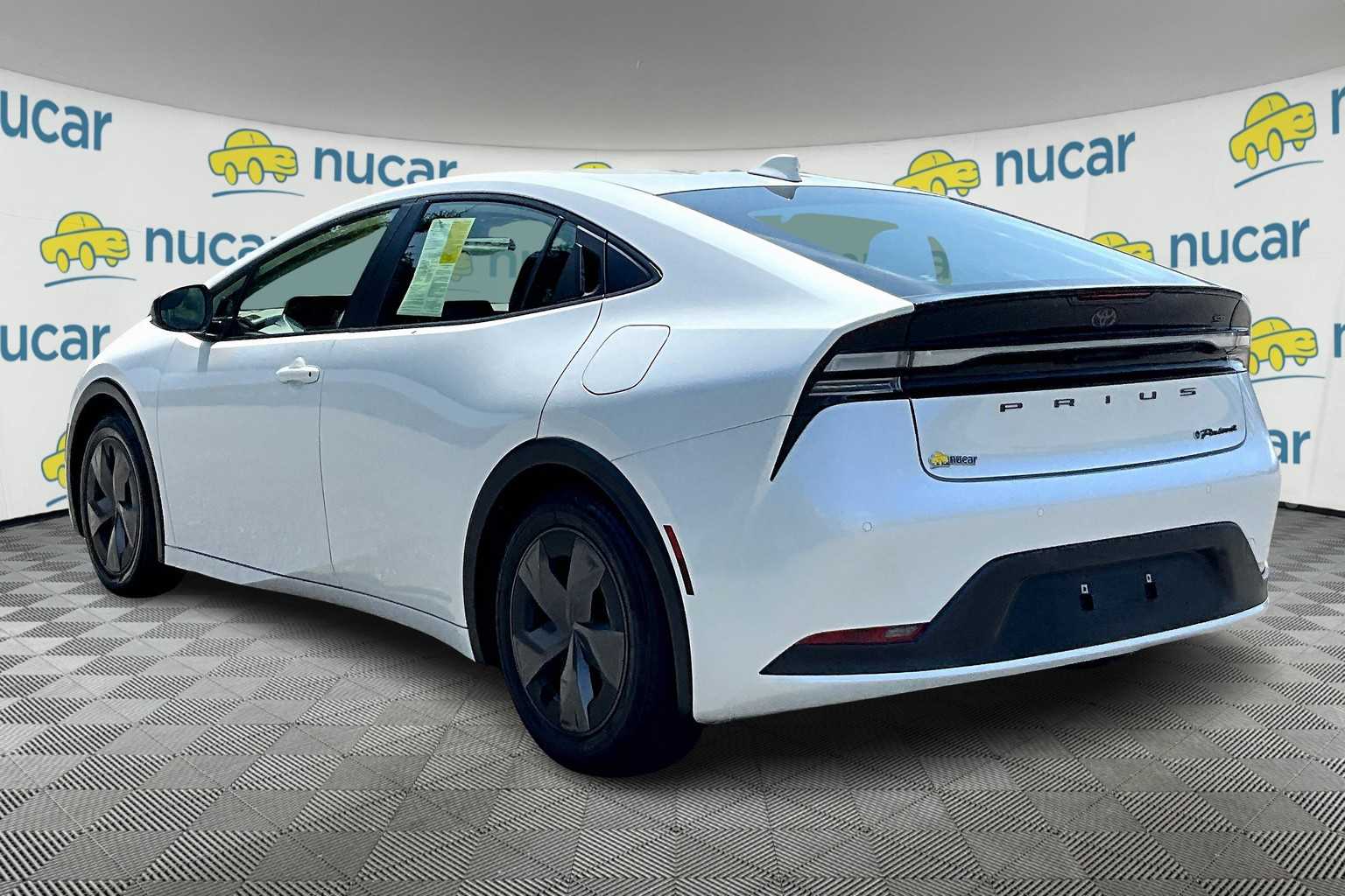2024 Toyota Prius Prime SE - Photo 4