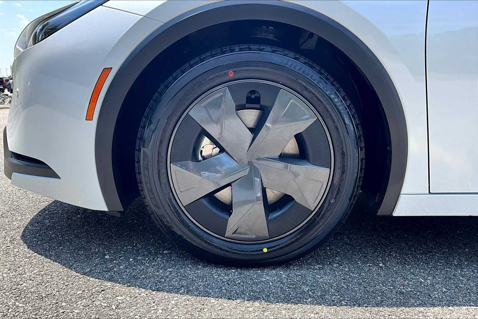 2024 Toyota Prius Prime SE - Photo 7