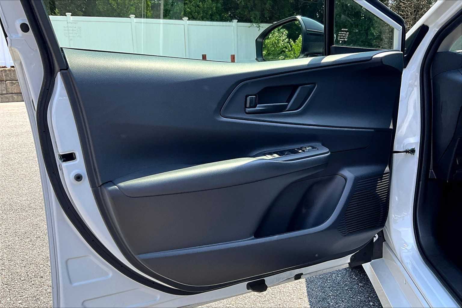 2024 Toyota Prius Prime SE - Photo 9