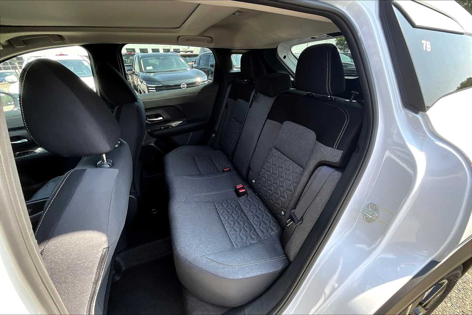 2025 Nissan Kicks SV - Photo 14
