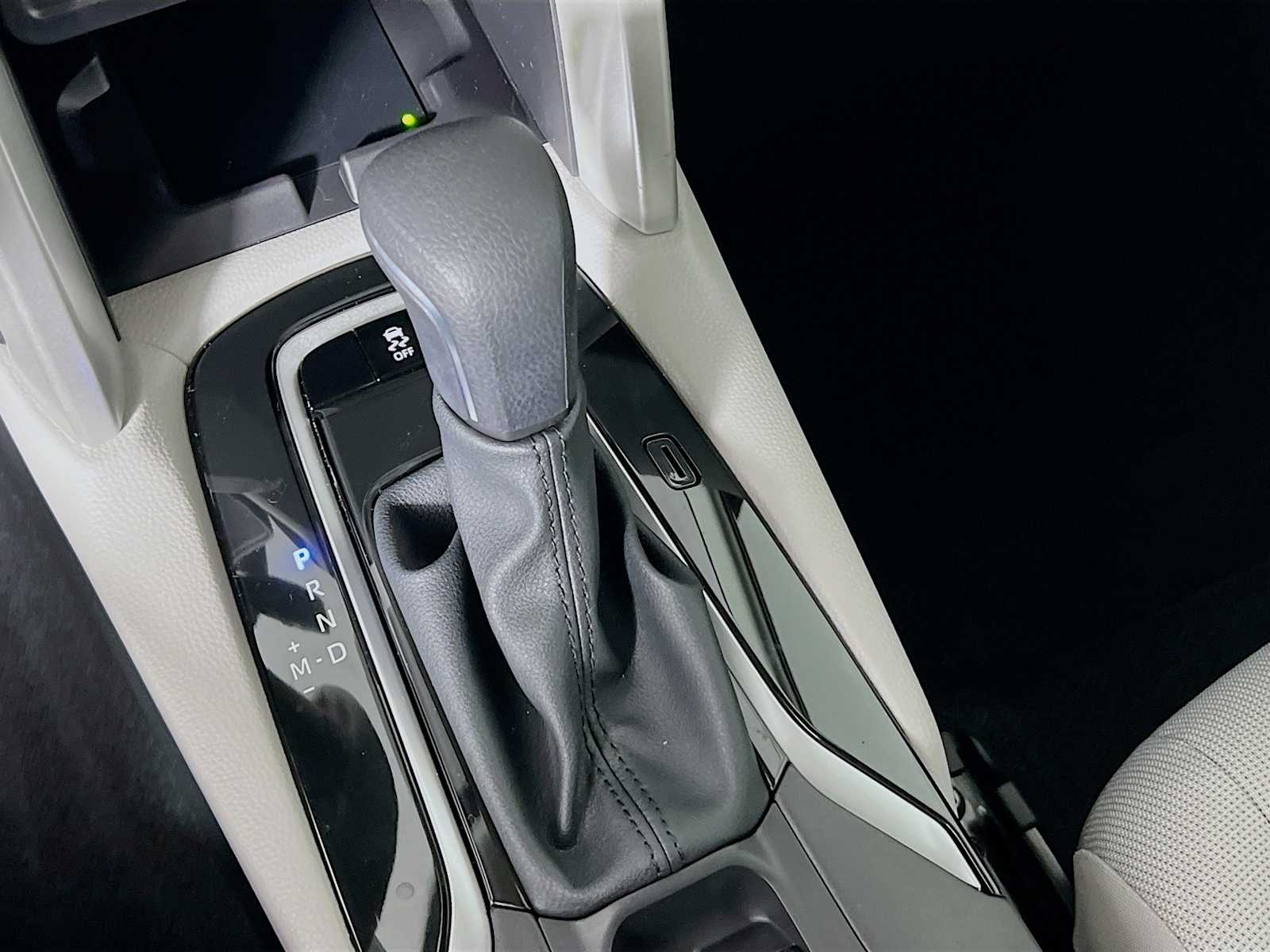 2025 Toyota Corolla Cross LE - Photo 11