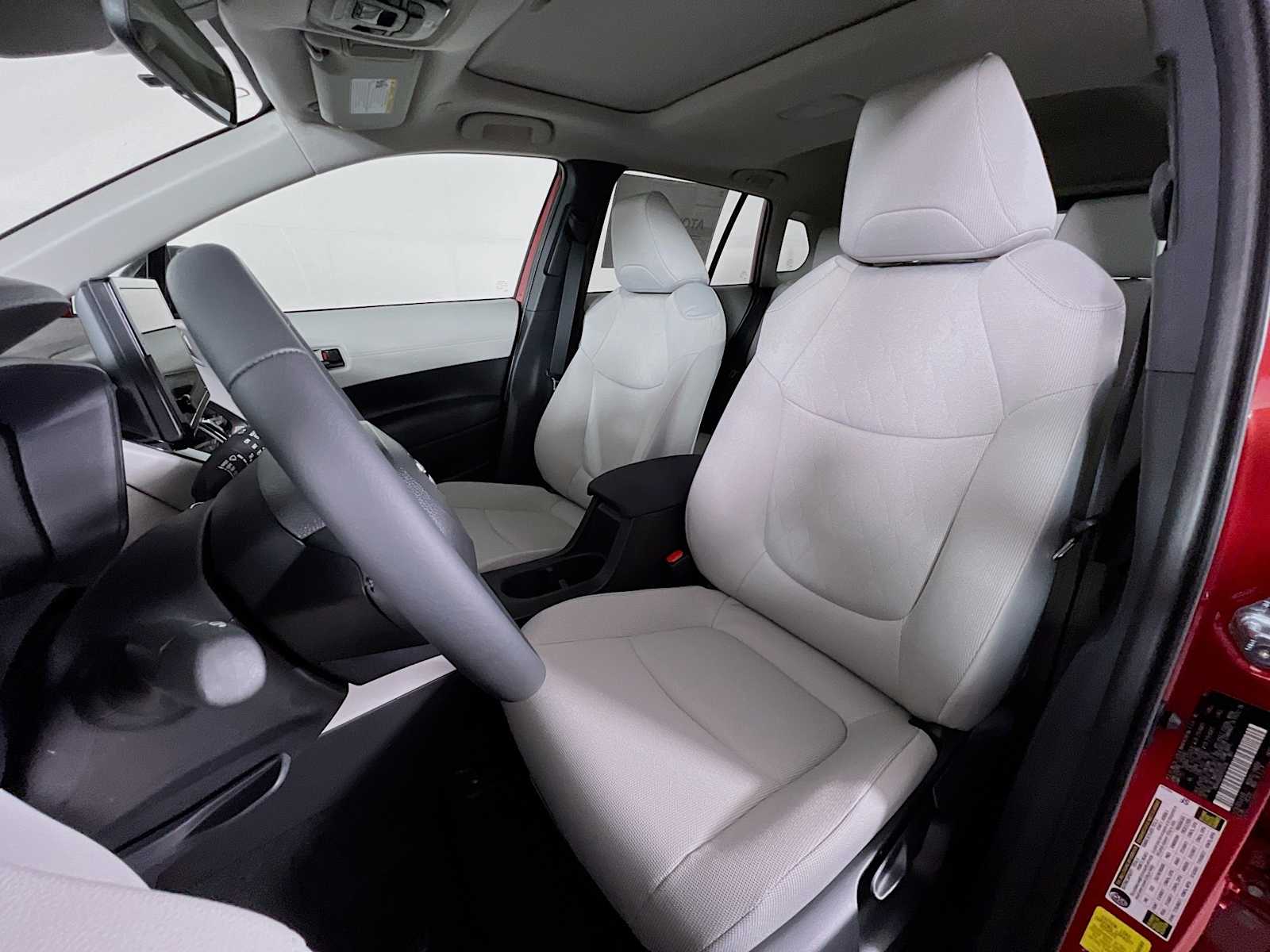 2025 Toyota Corolla Cross LE - Photo 12