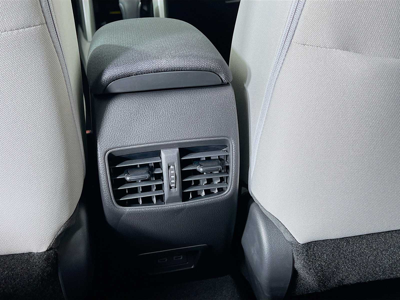 2025 Toyota Corolla Cross LE - Photo 14