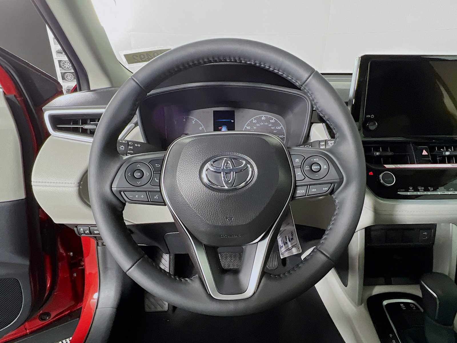 2025 Toyota Corolla Cross LE - Photo 7