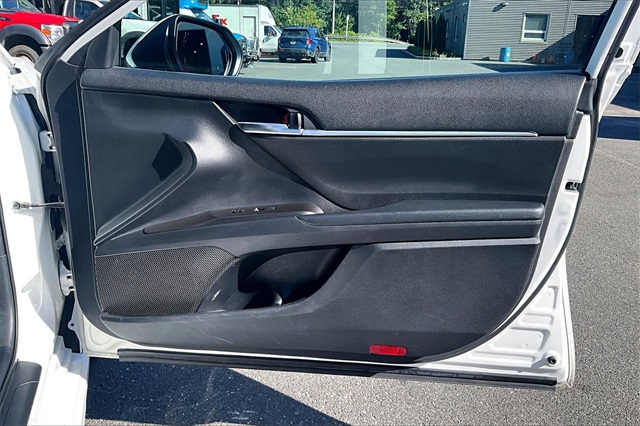 2022 Toyota Camry SE - Photo 19