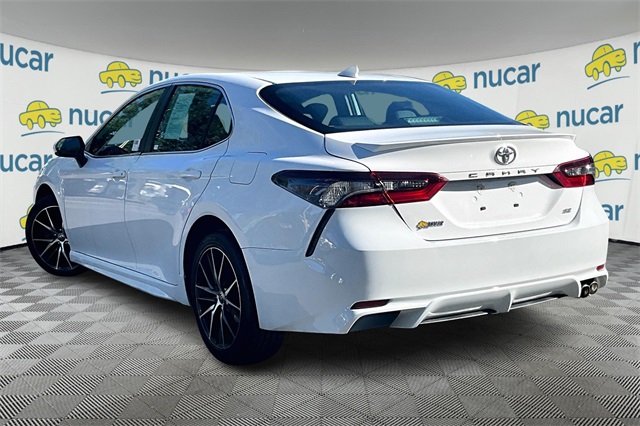 2022 Toyota Camry SE - Photo 2