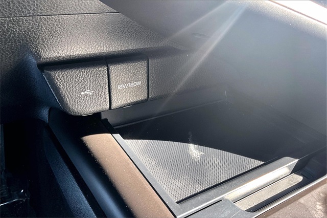 2022 Toyota Camry SE - Photo 27