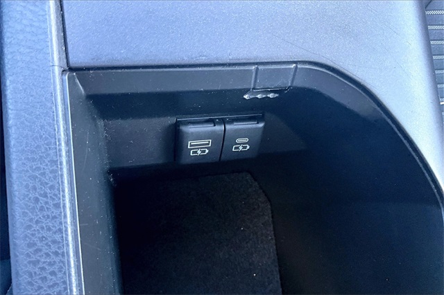 2022 Toyota Camry SE - Photo 28