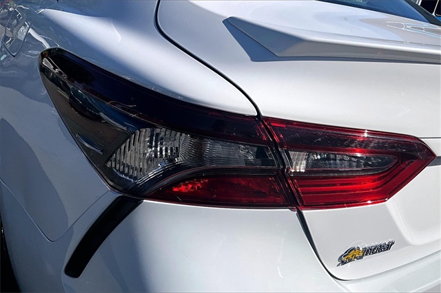 2022 Toyota Camry SE - Photo 32