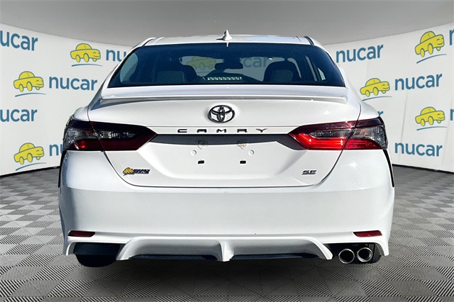 2022 Toyota Camry SE - Photo 4