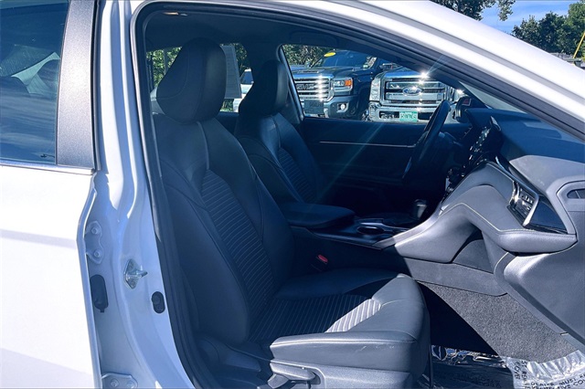 2022 Toyota Camry SE - Photo 7