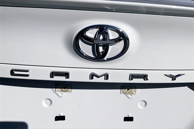2022 Toyota Camry SE - Photo 8