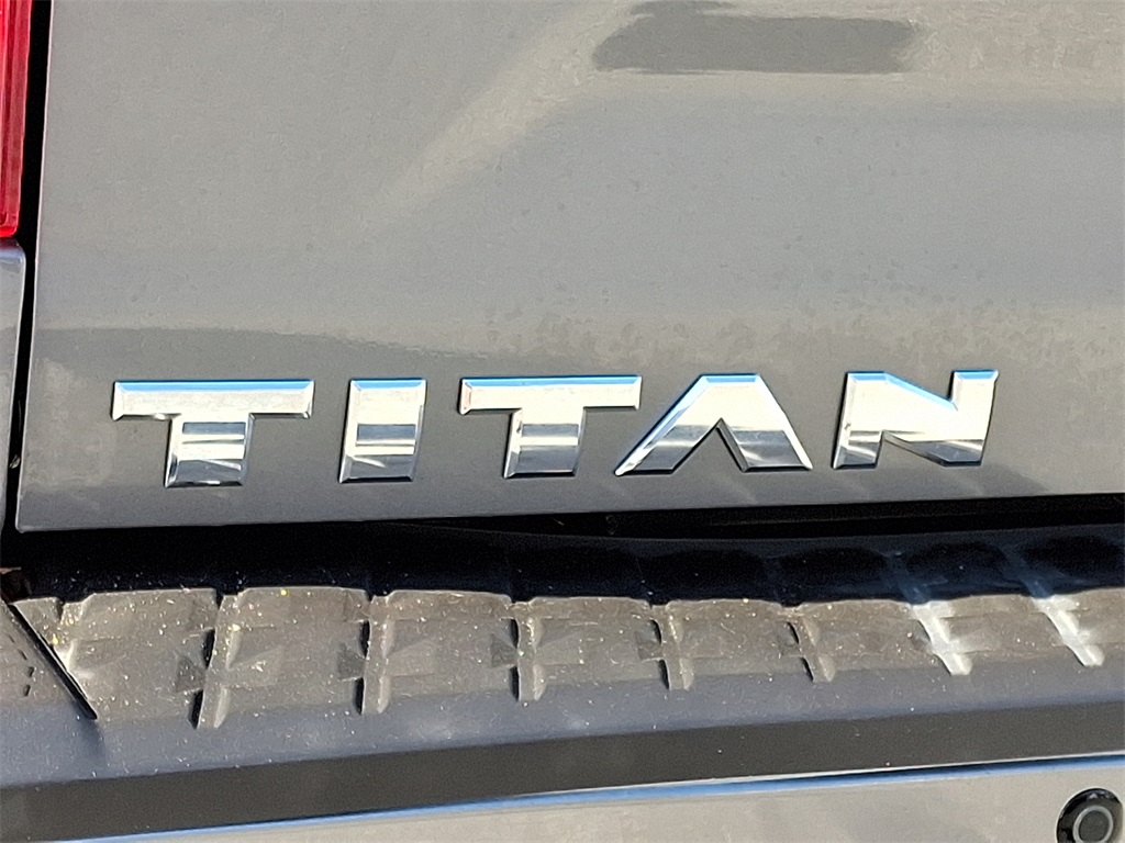 2017 Nissan Titan SL - Photo 9