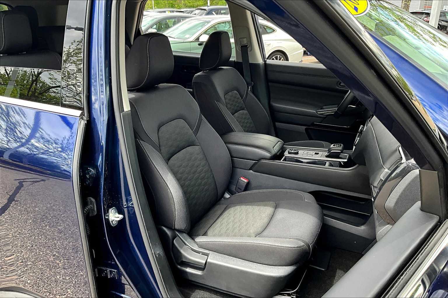 2024 Nissan Pathfinder SV - Photo 11