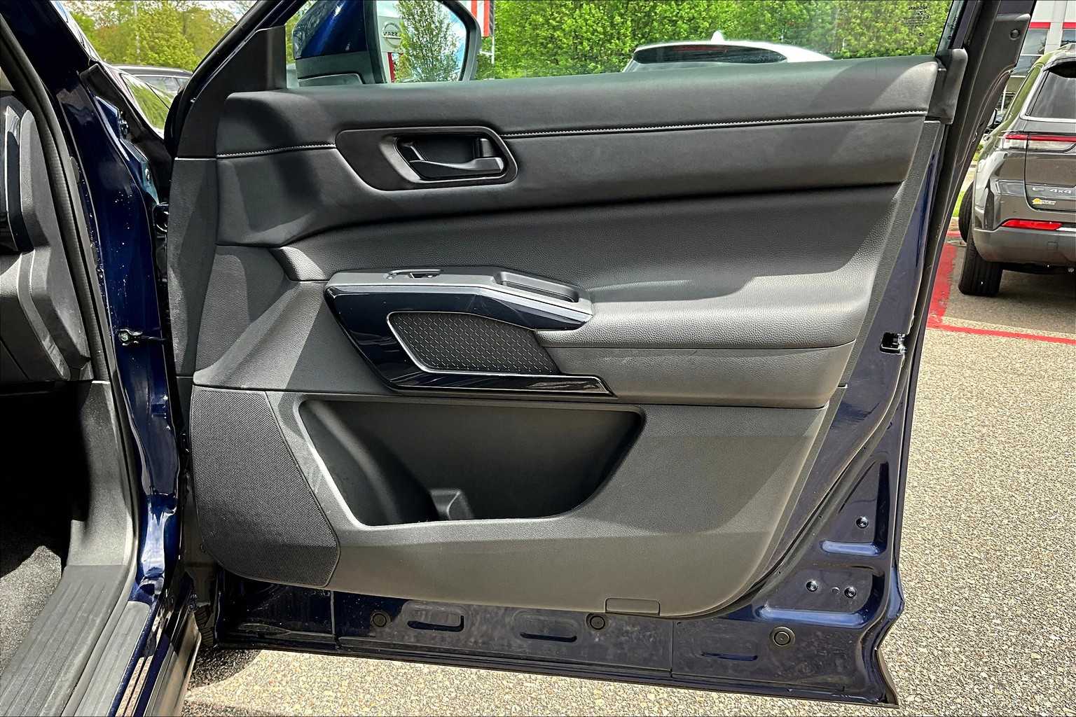 2024 Nissan Pathfinder SV - Photo 12
