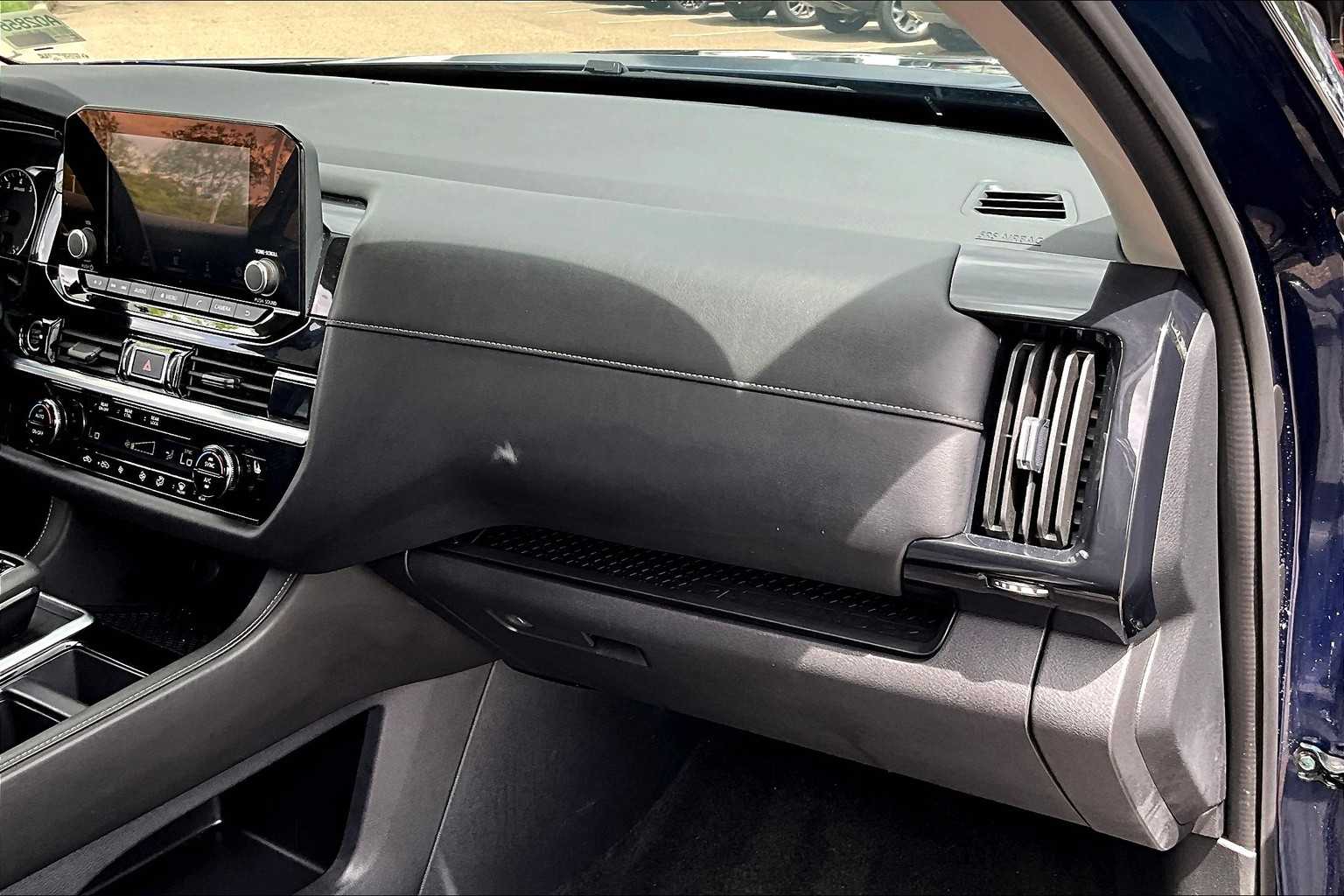 2024 Nissan Pathfinder SV - Photo 13
