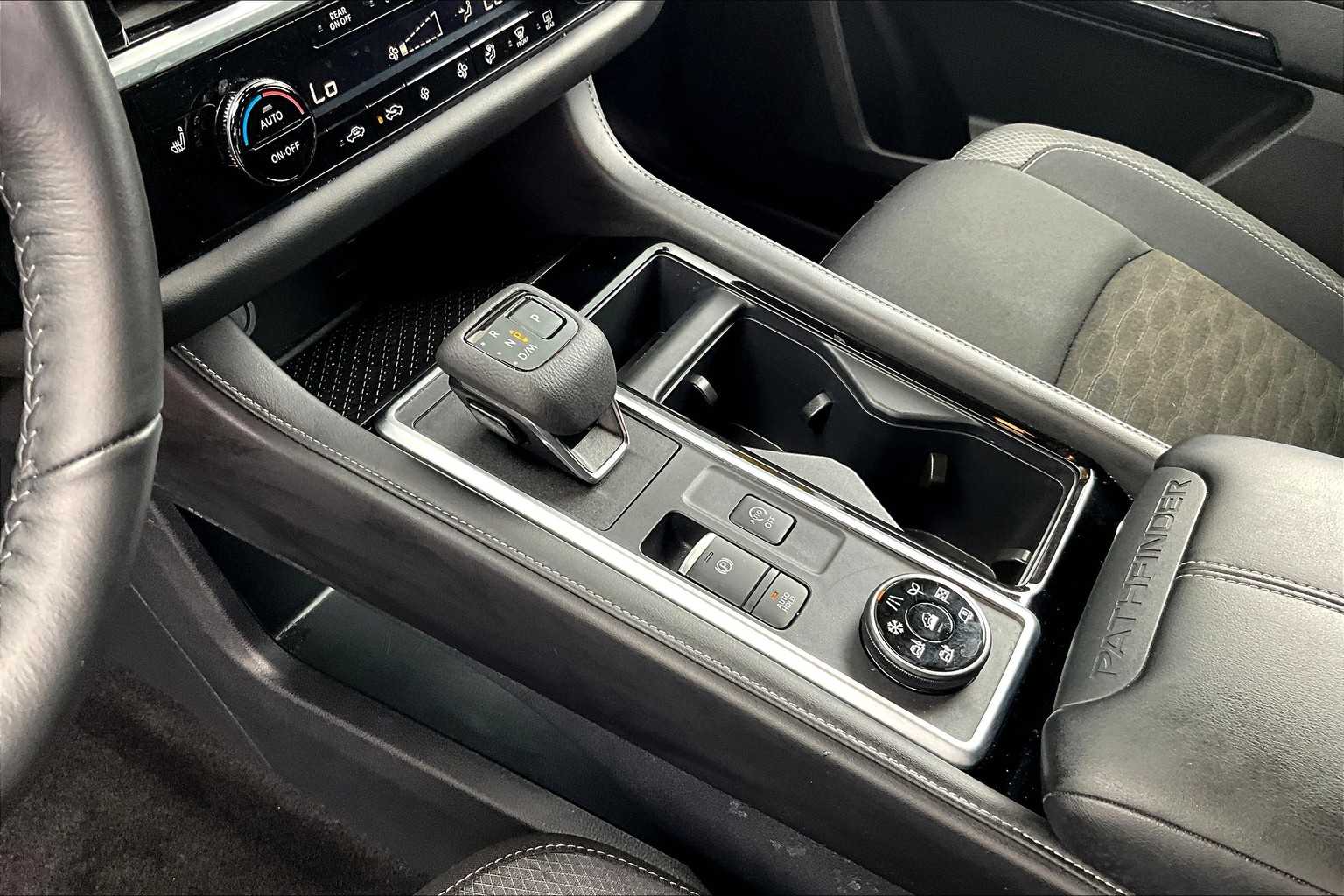 2024 Nissan Pathfinder SV - Photo 21