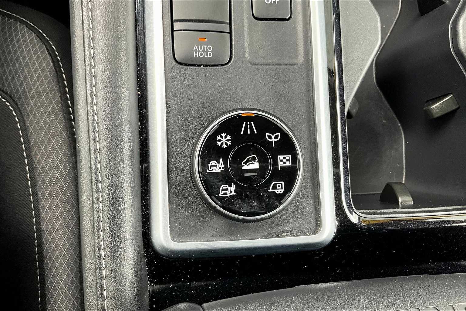 2024 Nissan Pathfinder SV - Photo 27