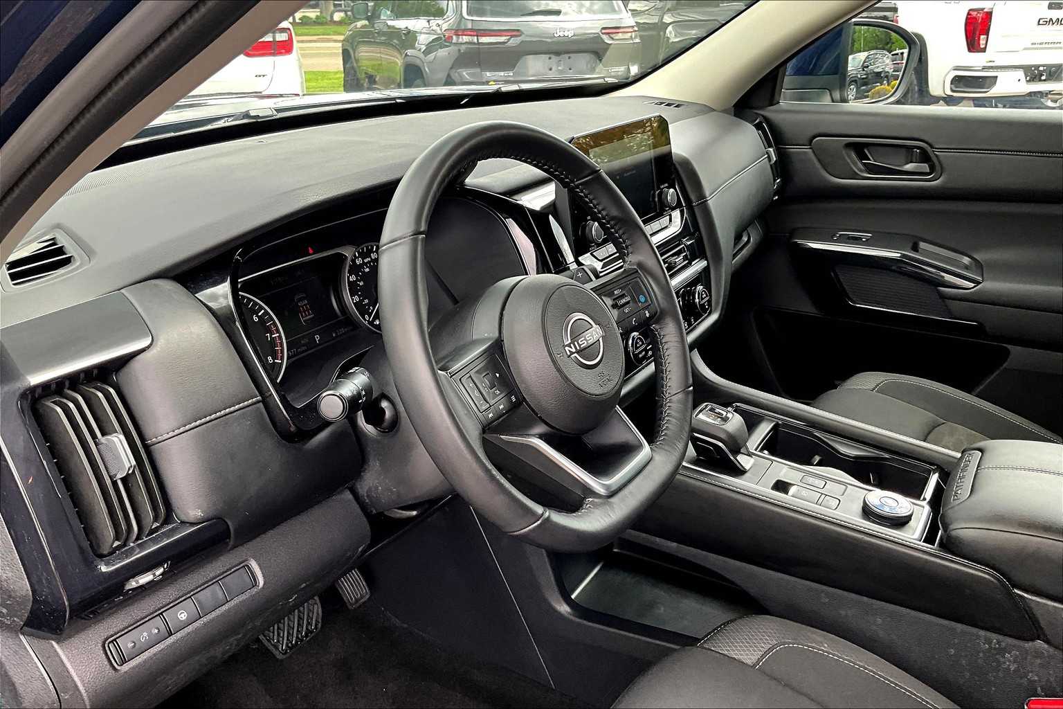 2024 Nissan Pathfinder SV - Photo 8