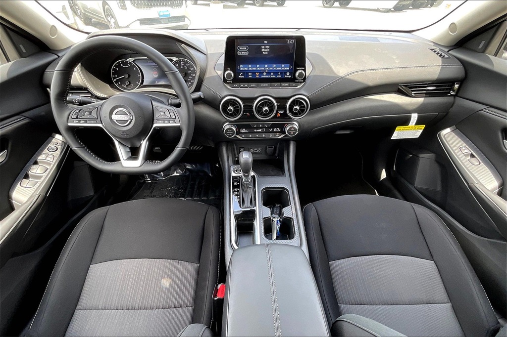 2025 Nissan Sentra SV - Photo 12