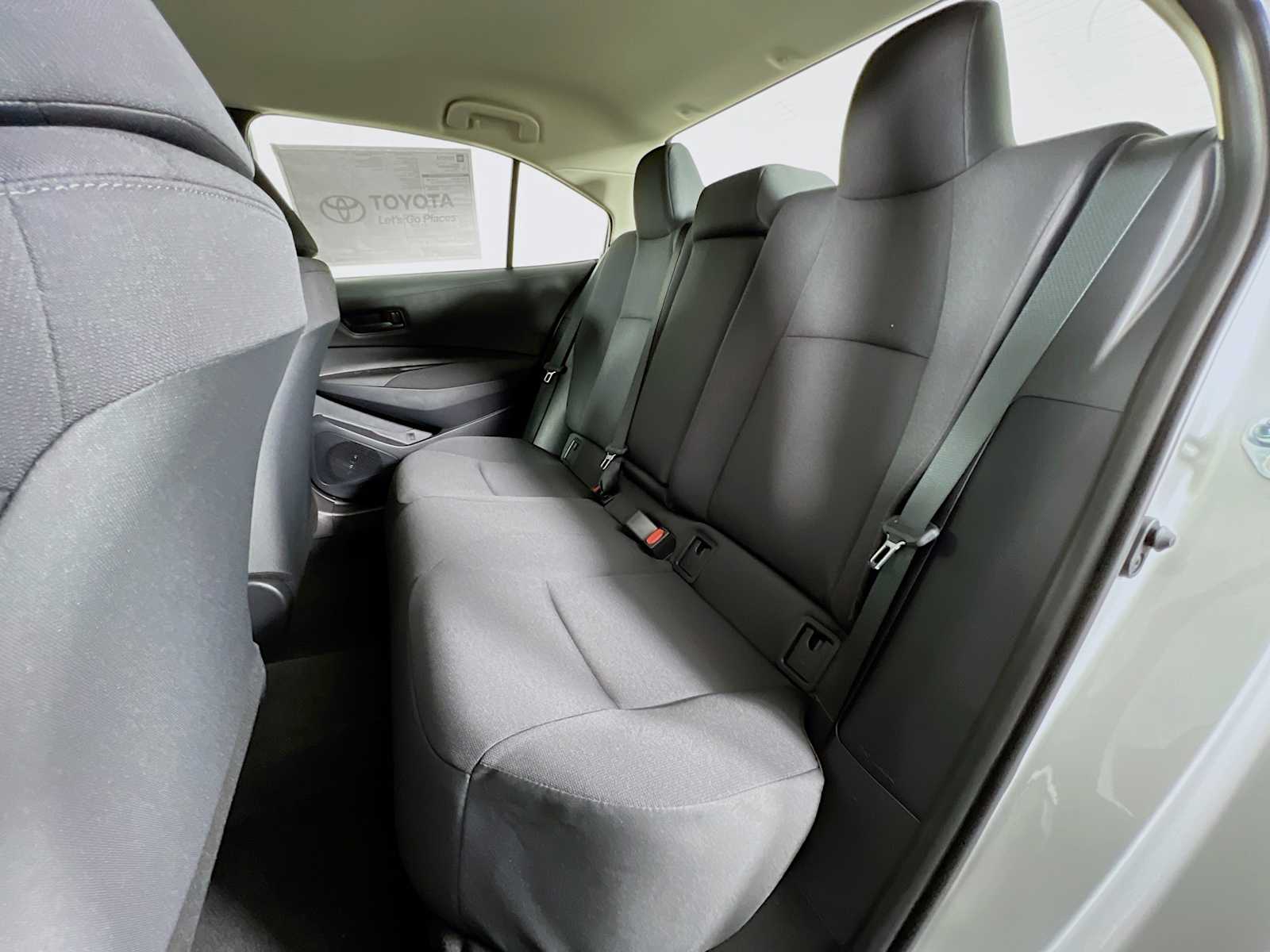 2025 Toyota Corolla LE - Photo 13